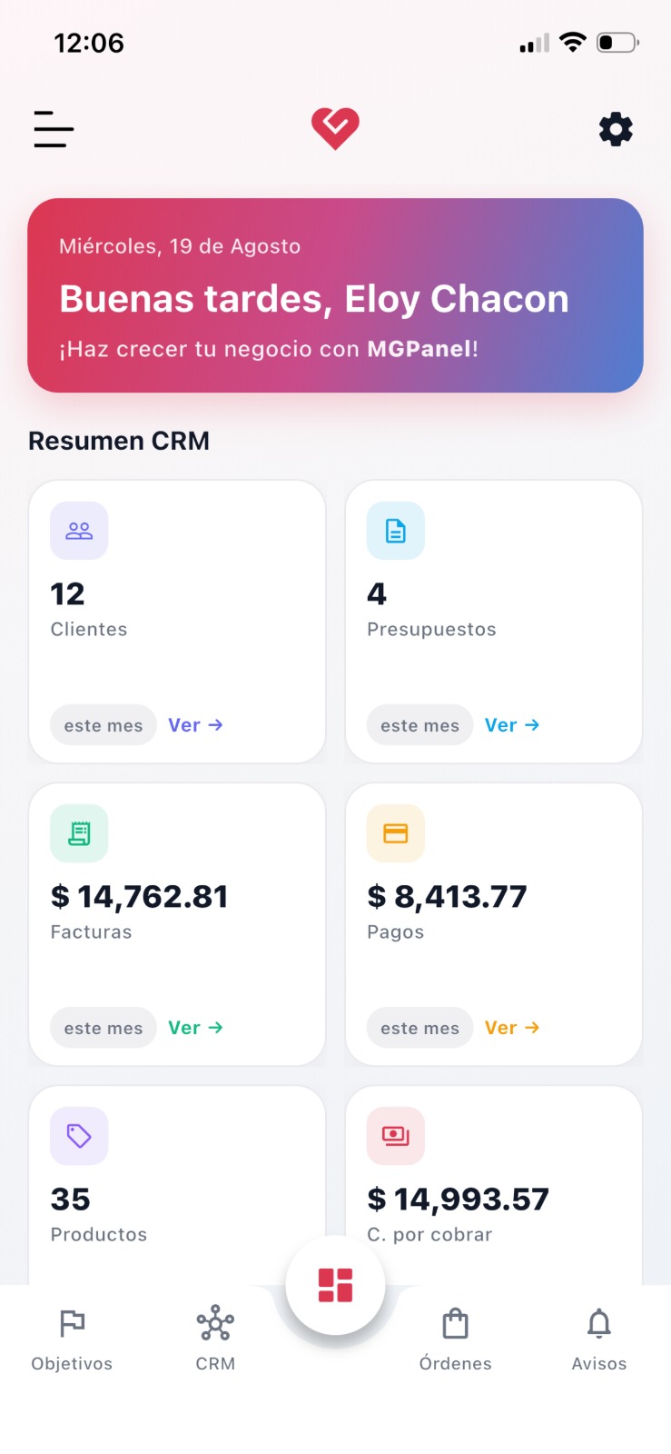 Resumen del CRM en la app MGPanel CRM: clientes, presupuestos, facturas y pagos del mes
